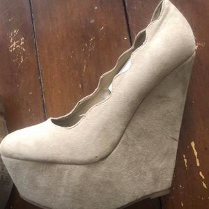 High beige wedge shoe